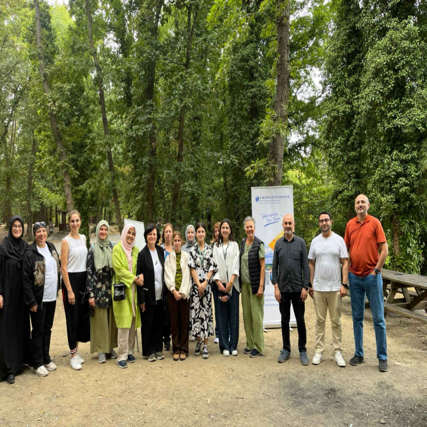 Sakarya Üniversitesi personeline yönelik bağımlılıkla mücadele konusunda farkındalık oluşturmak amacıyla “Bağımlılıkla Mücadelede Ebeveynlerin Rolü” eğitim programı gerçekleştirildi. 